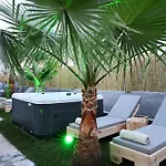 El Dorado Corner With Hot Tub 別荘 ハニア